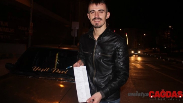 Ehliyetsiz ve alkollü araç kullanırken yakalandı, olayı gülerek anlattı