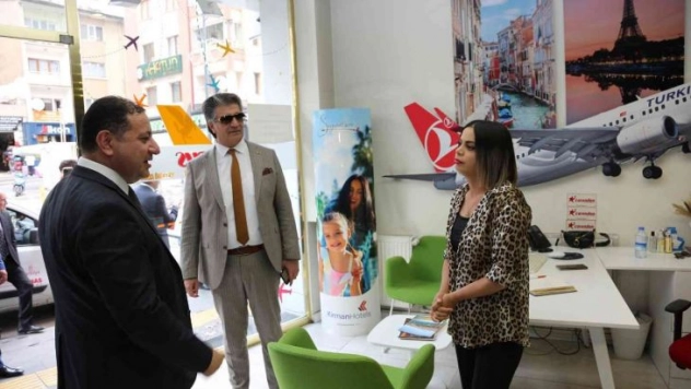 Eken, meclis üyesi adaylarıyla İstasyon Caddesinde