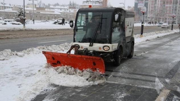 Ekipler aralıksız çalışıyor