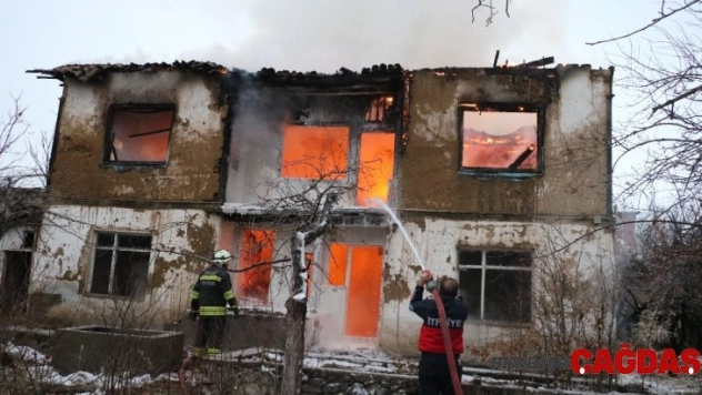 Ekmeleddin İhsanoğlu'nun Yozgat'taki baba ocağında yangın çıktı