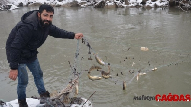 Eksi 18 derecede balık tutuyorlar