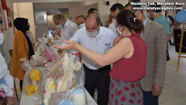 El emeği ürünler, öğrenciler için satışa sunuldu
