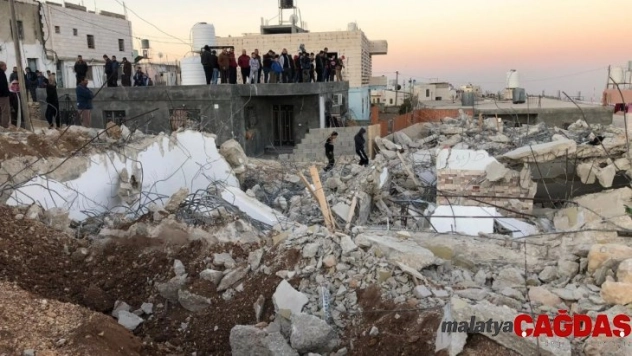 El Halil'de İsrail güçleri 4 Filistinlinin evini yıktı