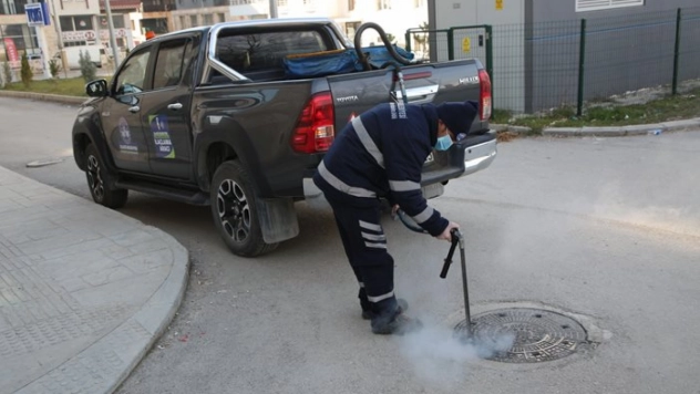 Elazığ Belediyesi'nden Kanal Sisleme Ve İlaçlama Çalışması