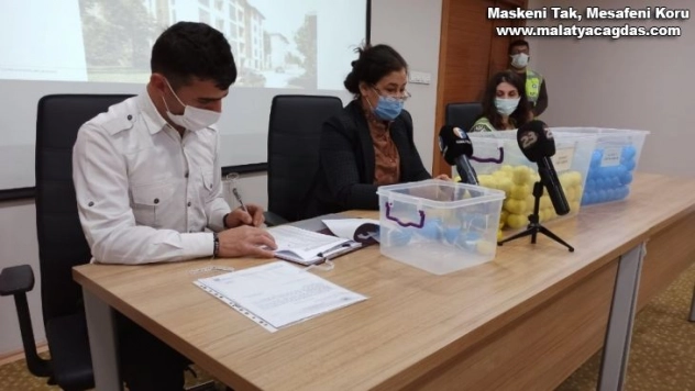 Elazığ'da 167  hak sahibi  kurayla  evlerine kavuştu