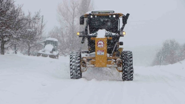 Elazığ'da 259 köy yolunda çalışmalar sürüyor
