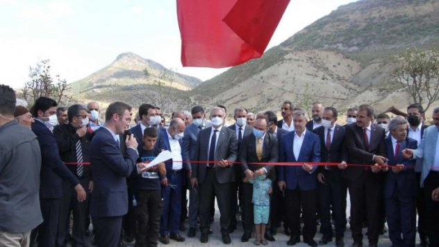 Millet Bahçesi Açılışına, iki vali katıldı