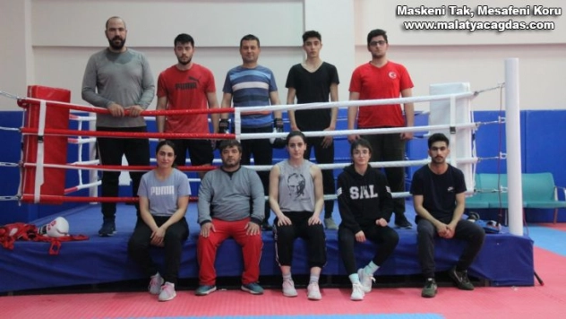 Elazığ'da boksörler oruçlarını tutup, antrenmanlarını aksatmıyor