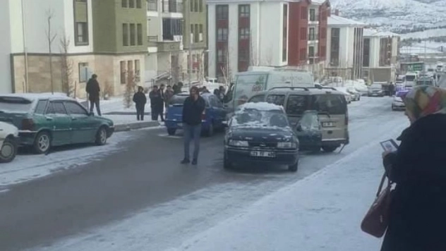 Elazığ'da buzlanma kazaları beraberinde getirdi