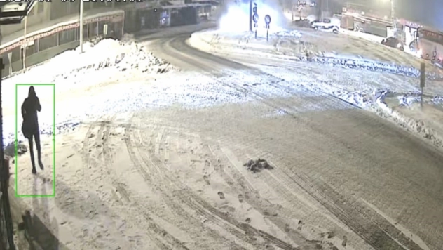 Elazığ'da buzlanma nedeniyle kayan tır KGYS direğine çarptı: 1 yaralı