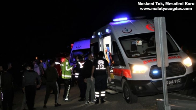 Elazığ'da çarpışan araçlar şarampole yuvarlandı: 2'si ağır 5 yaralı