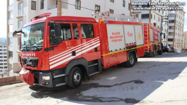 Elazığ'da çatı yangını, büyümeden söndürüldü