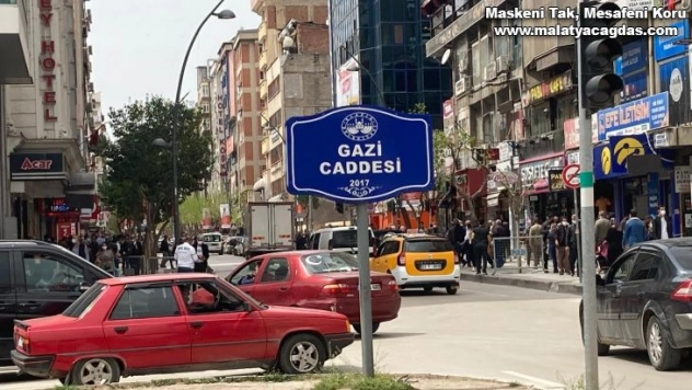 Elazığ'da Covid-19 tedbiri, 3 cadde araç trafiğine kapatıldı