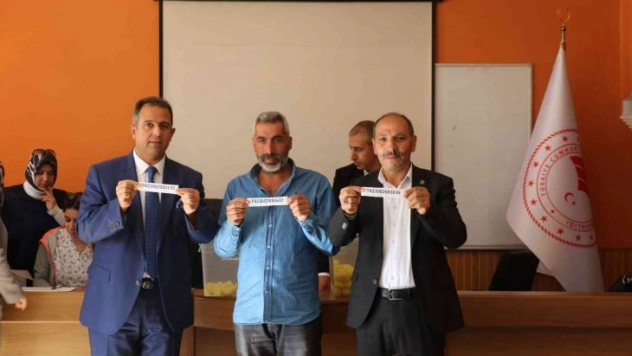 Elazığ'da damızlık koç alımı için kura çekildi