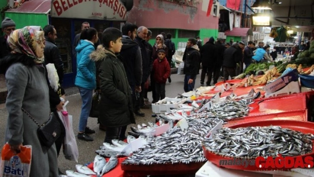 Elazığ'da deniz ile göl balığı rekabeti