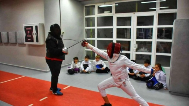 Elazığ'da eskrim antrenmanları başladı