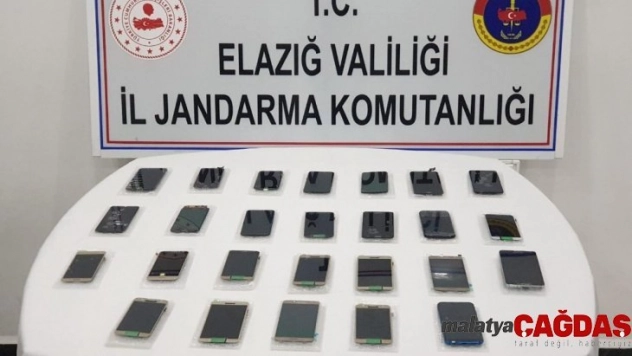 Elazığ'da gümrük kaçağı telefonlar ele geçirildi
