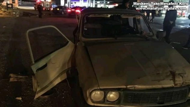 Elazığ'da iki otomobil çarpıştı: 4 yaralı