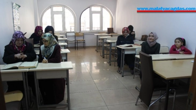 Elazığ'da işitme engelliler, İşaret diliyle Kur'an-ı Kerim öğreniyor