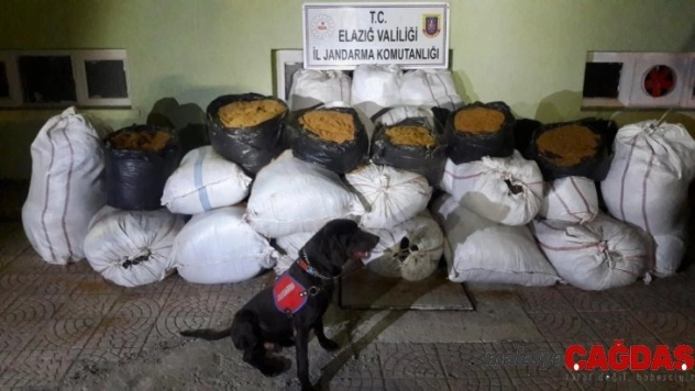 Elazığ'da jandarma 2 ton 370 kilo kaçak tütün ele geçirdi
