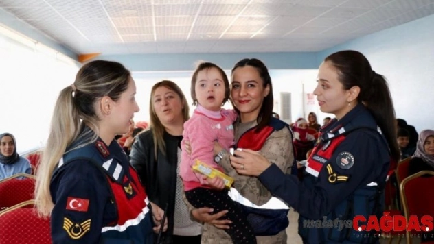 Elazığ'da Jandarma personeli özel çocuklarla bir araya geldi