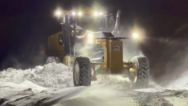Elazığ'da kapalı 108 köy yolunda çalışmalar sürüyor