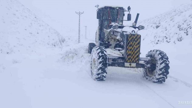 Elazığ'da kar etkili oldu: 482 köy yolu ulaşıma kapandı