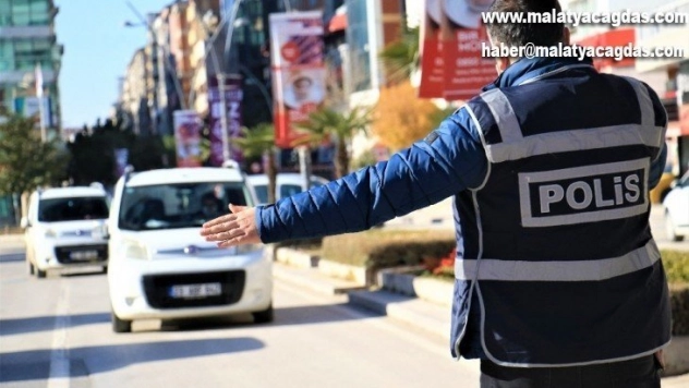 Elazığ'da kısıtlama kapsamında denetimler gün boyu sürdü