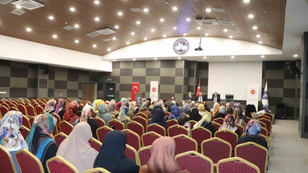 Elazığ'da Kur'an kursu öğreticileri bir araya geldi