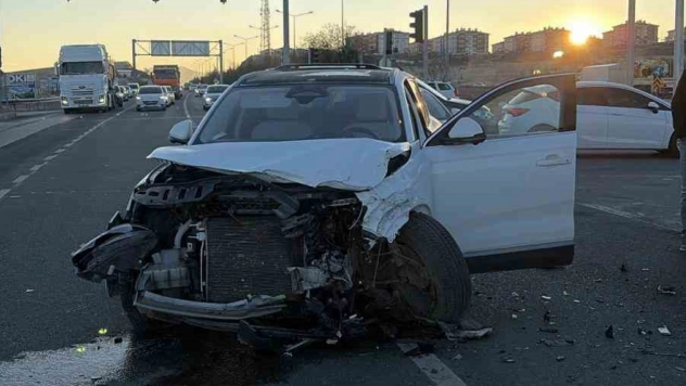 Elazığ'da minibüs ile cip çarpıştı: 2 yaralı