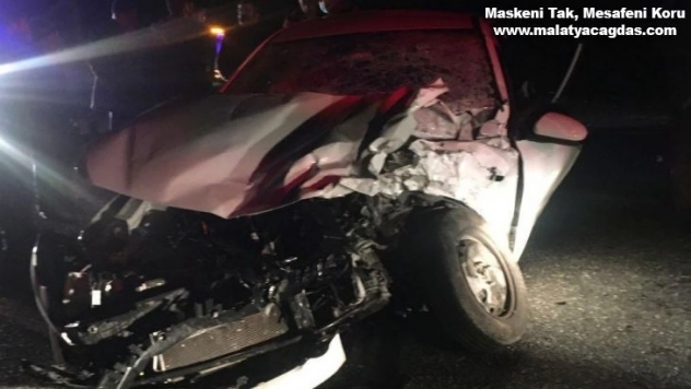 Elazığ'da minibüs ile otomobil çarpıştı:6 yaralı