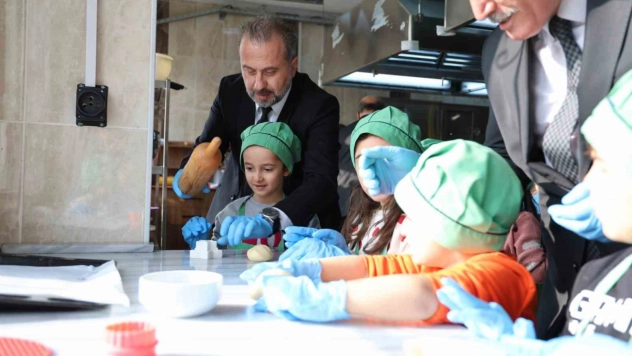 Elazığ'da minik şefler mutfakta yeteneklerini sergiledi