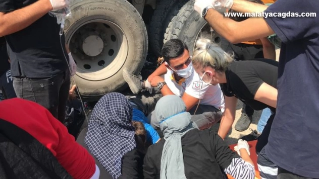 Elazığ'da motosiklet kamyonun altına girdi: 1 ölü, 1 ağır yaralı