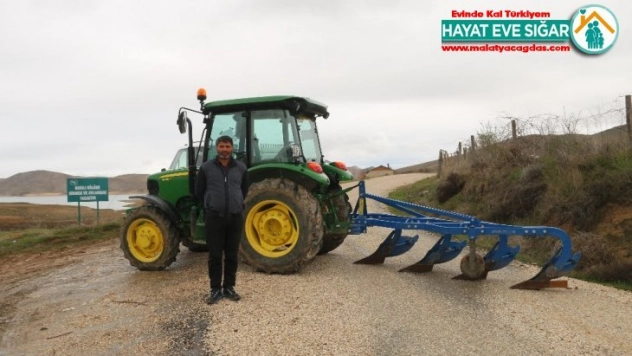 Elazığ'da muhtardan virüse karşı ilginç önlem