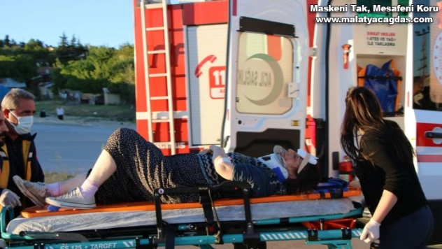 Elazığ'da otomobil beton bariyere çarptı:1 ölü, 2 yaralı