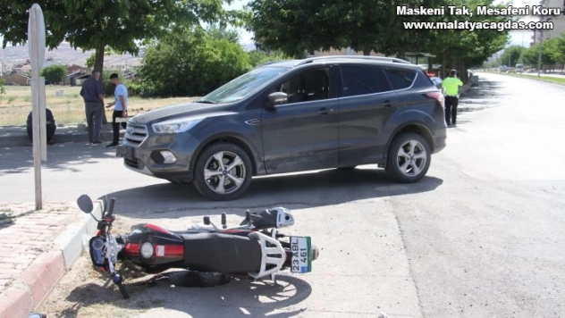 Elazığ'da otomobil ile motosiklet çarpıştı: 2 yaralı