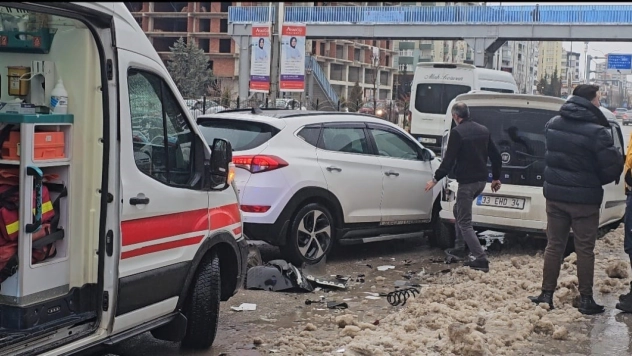 Elazığ'da otomobil ile taksi çarpıştı: 1 yaralı