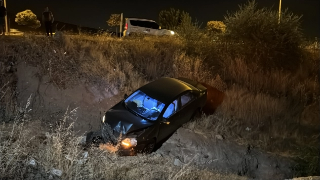 Elazığ'da Otomobil Şarampole Devrildi: 5 Yaralı