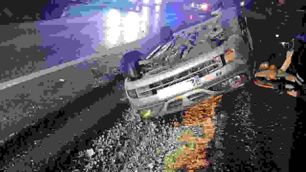 Elazığ'da otomobil takla attı: 2 yaralı