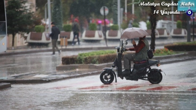 Elazığ'da sağanak yağış etkili oluyor