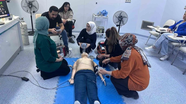 Elazığ'da sağlık personeline temel eğitim verildi