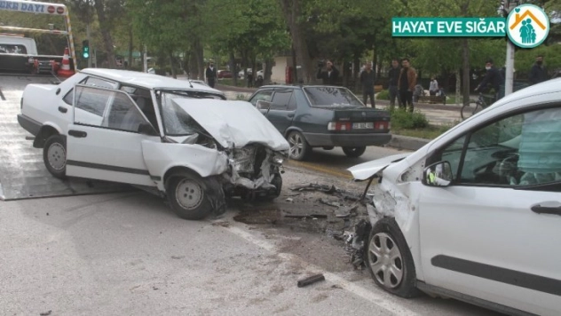 Elazığ'da trafik kazası: 1'i ağır 3 yaralı