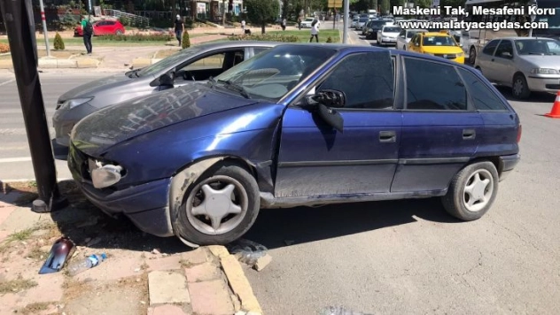 Elazığ'da trafik kazası: 2 yaralı