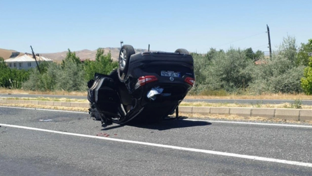 Elazığ'da trafik kazası: 3 kişi yaralandı