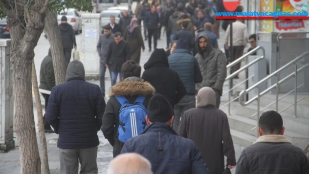 Elazığ'da vatandaşların sokakta yoğunluğu dikkat çekti