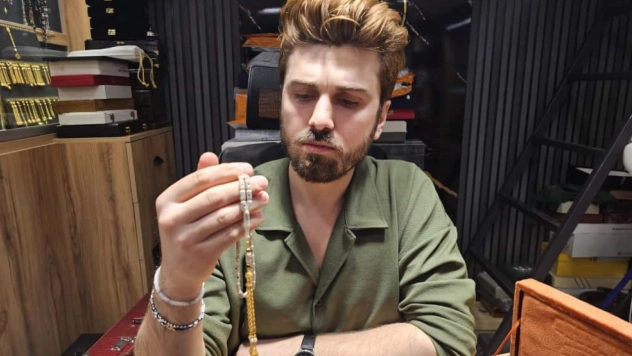 Pırlanta işlemeli tespih görücüye çıktı