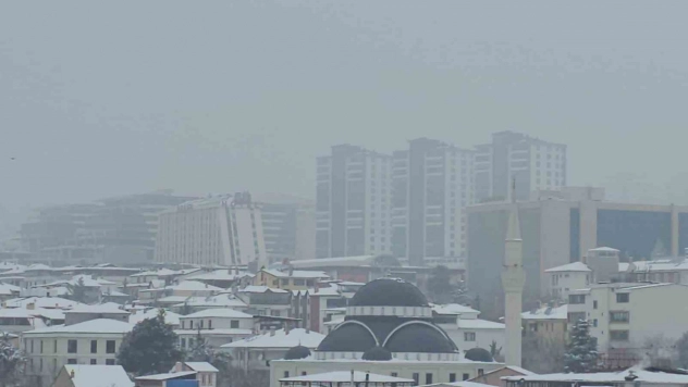 Elazığ'da yüksek kesimlerde sis etkili oluyor