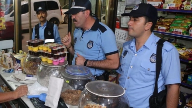 Elazığ'da zabıtalar büfeleri denetledi