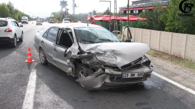Elazığ'da zincirleme trafik kazası: 3 yaralı
