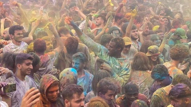 Elazığ'daki 'Color Fest' renkli görüntüler oluşturdu